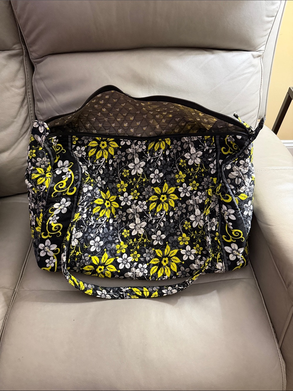 Vera Bradley Quilted Weekender bag Lined in Black, Gray & Yellow Floral GUC